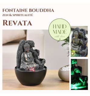  détail du visage du bouddha sculpté en résine avec effet pierre naturelle