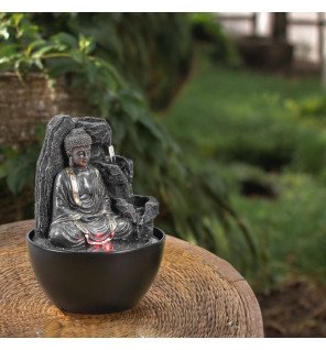  détail sur le mouvement de l'eau et les reflets lumineux sur la surface