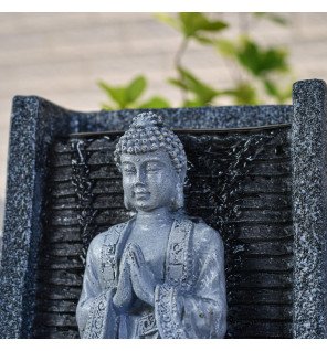  vue rapprochée de la texture de la fontaine en résine imitation pierre