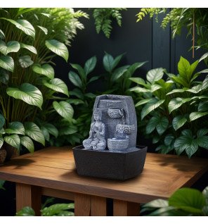  éclairage subtil mettant en valeur la texture de la fontaine sagesse