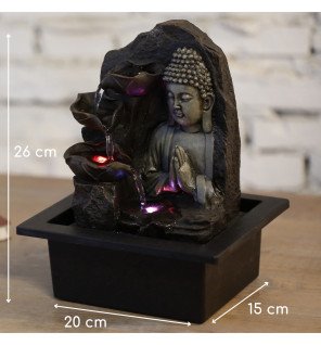  fontaine bouddha zen'light sur une étagère dans une pièce à vivre