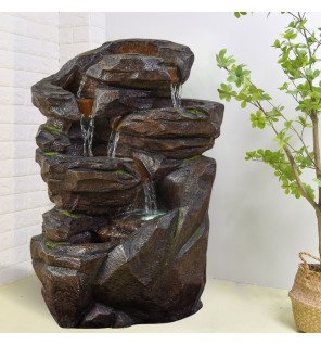  ambiance relaxante créée par la fontaine niagara installée sur une terrasse ensoleillée