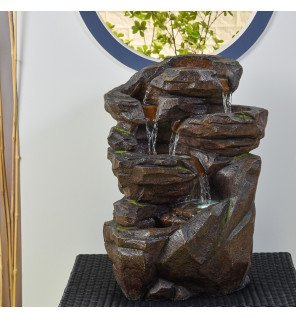  fontaine niagara utilisée comme point focal dans un jardin paysager