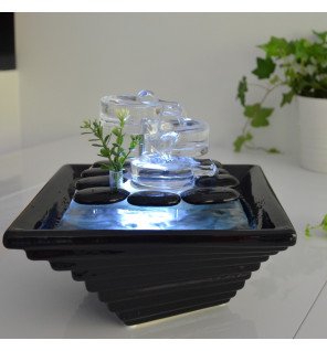  ambiance paisible créée par la fontaine himalaya avec reflets lumineux