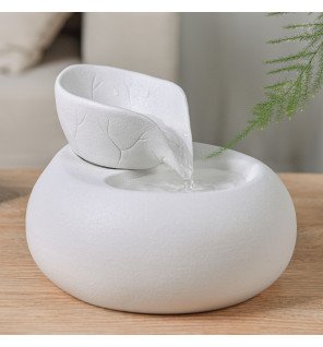  fontaine toby utilisée comme élément décoratif dans un espace de méditation