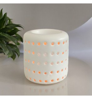  brûle-parfum coliseo blanc utilisé avec une bougie chauffe-plat pour créer une atmosphère relaxante