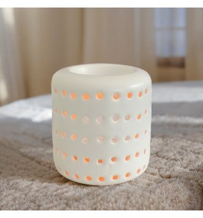  gros plan sur la base du brûle-parfum montrant la finition soignée de la céramique