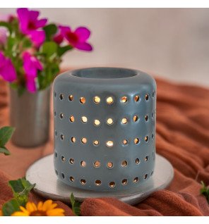  vue latérale du diffuseur noir avec lumière tamisée