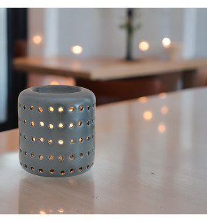  détail du socle du brûle-parfum en céramique