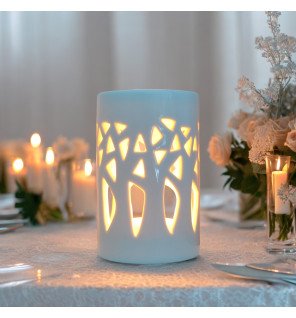  détail du brûle-parfum forêt blanc montrant la finesse de la céramique