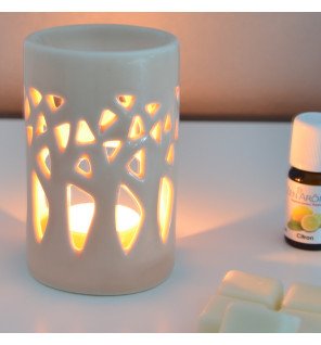  brûle-parfum utilisé comme objet déco dans une chambre à coucher