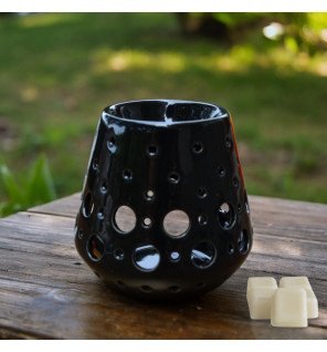  mise en scène du brûle-parfum céramy dans une salle de bain pour une atmosphère relaxante