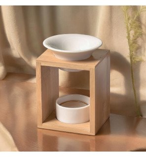  arina diffuseur posé près de plantes vertes pour une atmosphère naturelle et relaxante