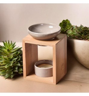  vue latérale du brûle-parfum mettant en valeur ses lignes épurées et son style contemporain