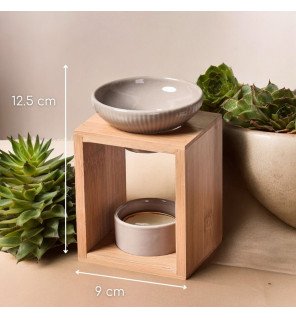  mise en scène du brûle-parfum avec des huiles essentielles et des bougies pour une soirée détente