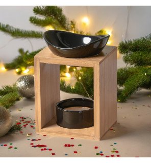  détail du brûle-parfum montrant la texture naturelle du bambou et la finition mate de la céramique