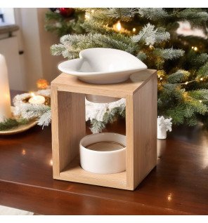  gros plan sur le brûle-parfum arum mettant en valeur la finesse de la céramique