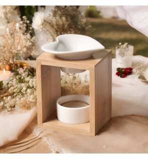  vue rapprochée sur le réservoir du brûle-parfum prêt à accueillir des huiles essentielles