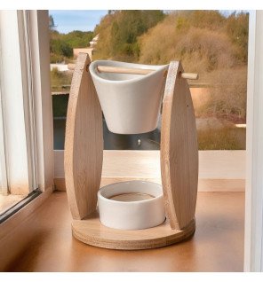  gros plan sur la coupelle en céramique blanche du brûle-parfum voile