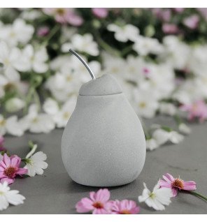  détail du socle ajouré laissant passer la lumière de la bougie chauffe-plat