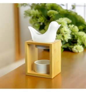  diffuseur birdy blanc avec bougie chauffe-plat allumée pour une diffusion optimale des senteurs