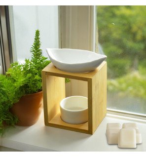  vue rapprochée du diffuseur de parfum avec motif feuillage ajouré