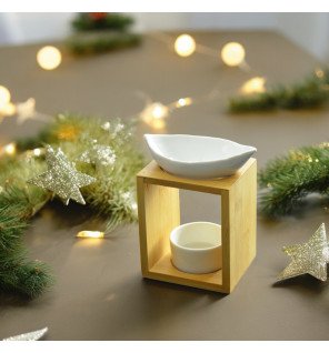  détail du support en bambou naturel mettant en valeur la texture du matériau