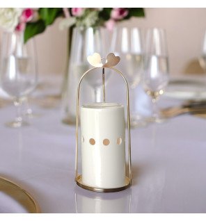  détail du support en métal élégant du brûle-parfum