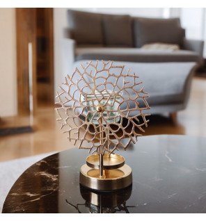  diffuseur posé près de plantes vertes pour une atmosphère naturelle