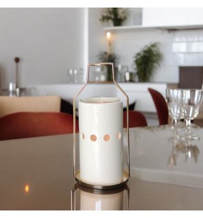  détail de la base stable en métal du brûle-parfum inspiration dos