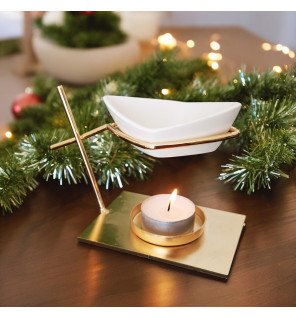  brûle-parfum inspiration utilisé dans un salon moderne pour créer une atmosphère relaxante