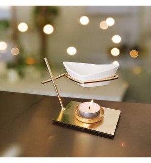  brûle-parfum matelot en situation sur une étagère minimaliste