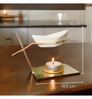  brûle-parfum artisanal utilisé lors d’une séance de méditation