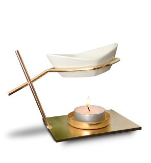  brûle-parfum matelot créant une ambiance chaleureuse dans une pièce tamisée