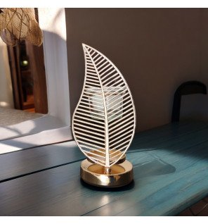  gros plan sur la coupelle en verre du brûle-parfum inspiration