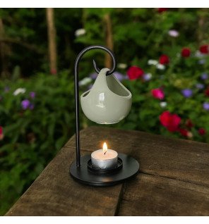  vue rapprochée sur le réservoir du brûle-parfum inspiration seis prêt à accueillir quelques gouttes d’huile essentielle