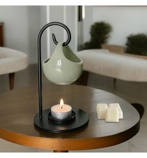  brûle-parfum inspiration seis avec une lumière tamisée créant une atmosphère chaleureuse en soirée