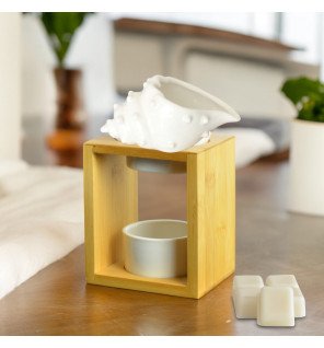  brûle-parfum shell utilisé lors d’une séance de relaxation dans un intérieur cosy