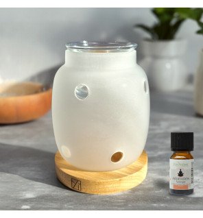  brûle-parfum posé sur une étagère avec des éléments de décoration minimalistes