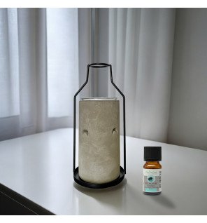  ambiance zen avec le brûle-parfum diffusant une légère fumée