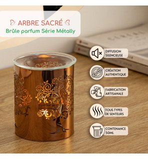  vue rapprochée du récipient en verre pour huiles essentielles posé sur le brûle-parfum