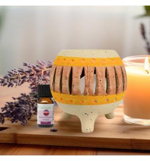  détail du socle du brûle-parfum montrant la marque discrètement gravée