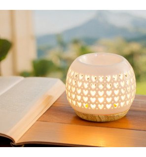  brûle-parfum céramy coeur avec huiles essentielles et bougie chauffe-plat à côté