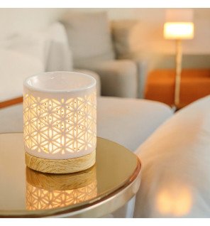  ambiance zen avec le brûle-parfum flower diffusant une lumière douce