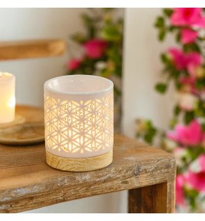  vue latérale du brûle-parfum montrant sa finition lisse et brillante