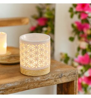  brûle-parfum céramique utilisé lors d’une séance de relaxation à la maison