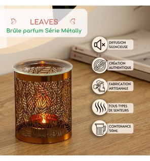  détail du réceptacle en verre transparent prêt à accueillir de l'huile parfumée