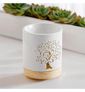  ambiance zen avec le brûle-parfum céramy allumé diffusant une légère fumée parfumée