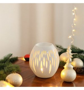  posé sur une table en bois clair