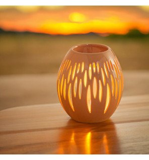  détail de la base du brûle-parfum montrant la stabilité et la qualité de la céramique